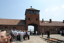 Tästä sisään ja tuhkana ulos