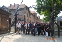 Tutustuminen keskitysleiriin